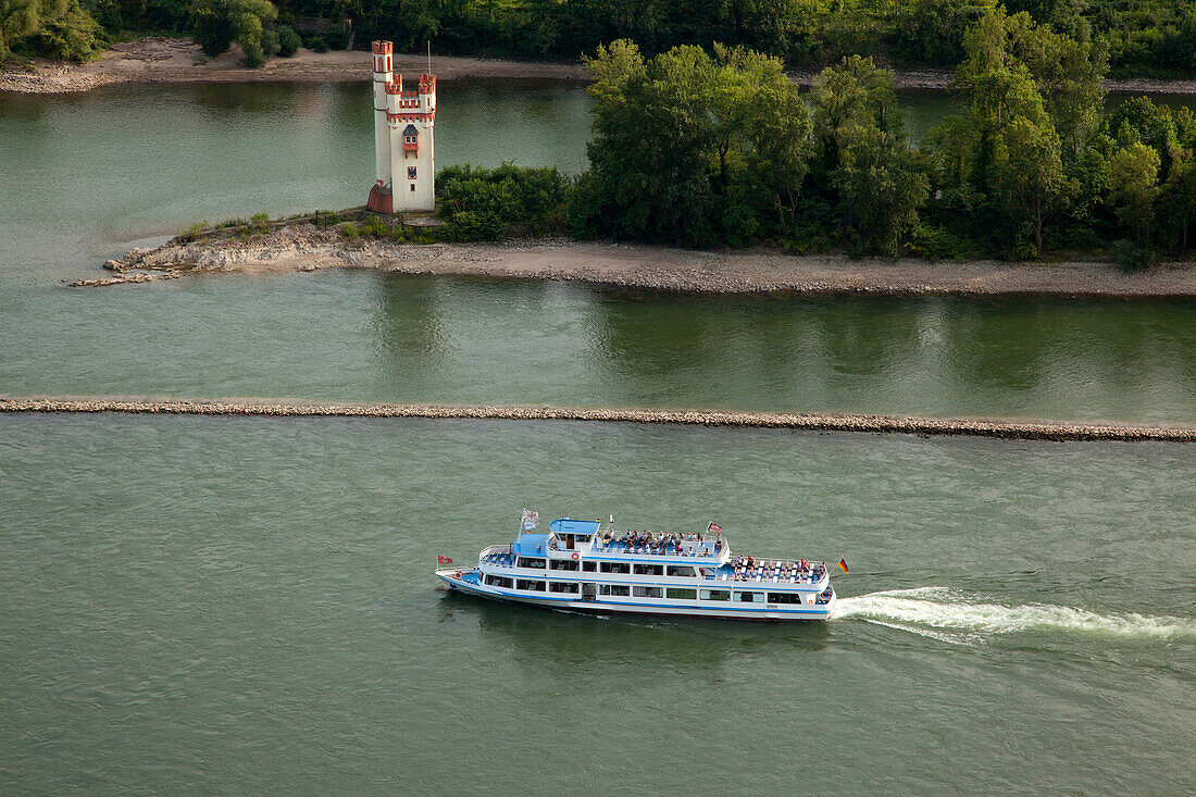 Ausflugsschiff auf dem Rhein beim Mäuseturm, bei Bingen, Rhein, Rheinland-Pfalz, Deutschland