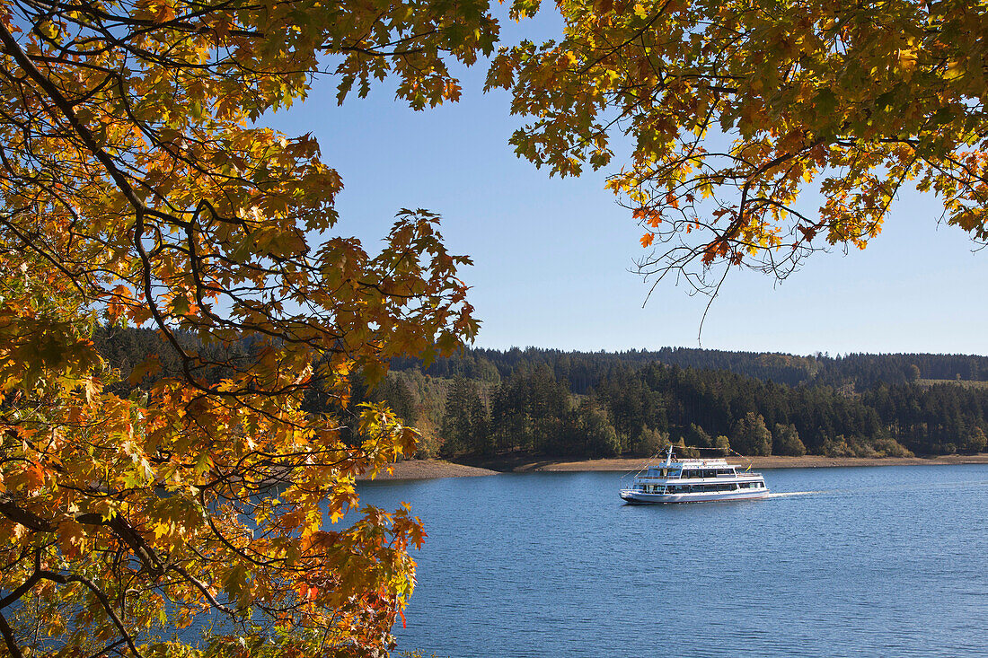 Ausflugsschiff auf dem Sorpesee, bei Sundern, Sauerland, Nordrhein-Westfalen, Deutschland