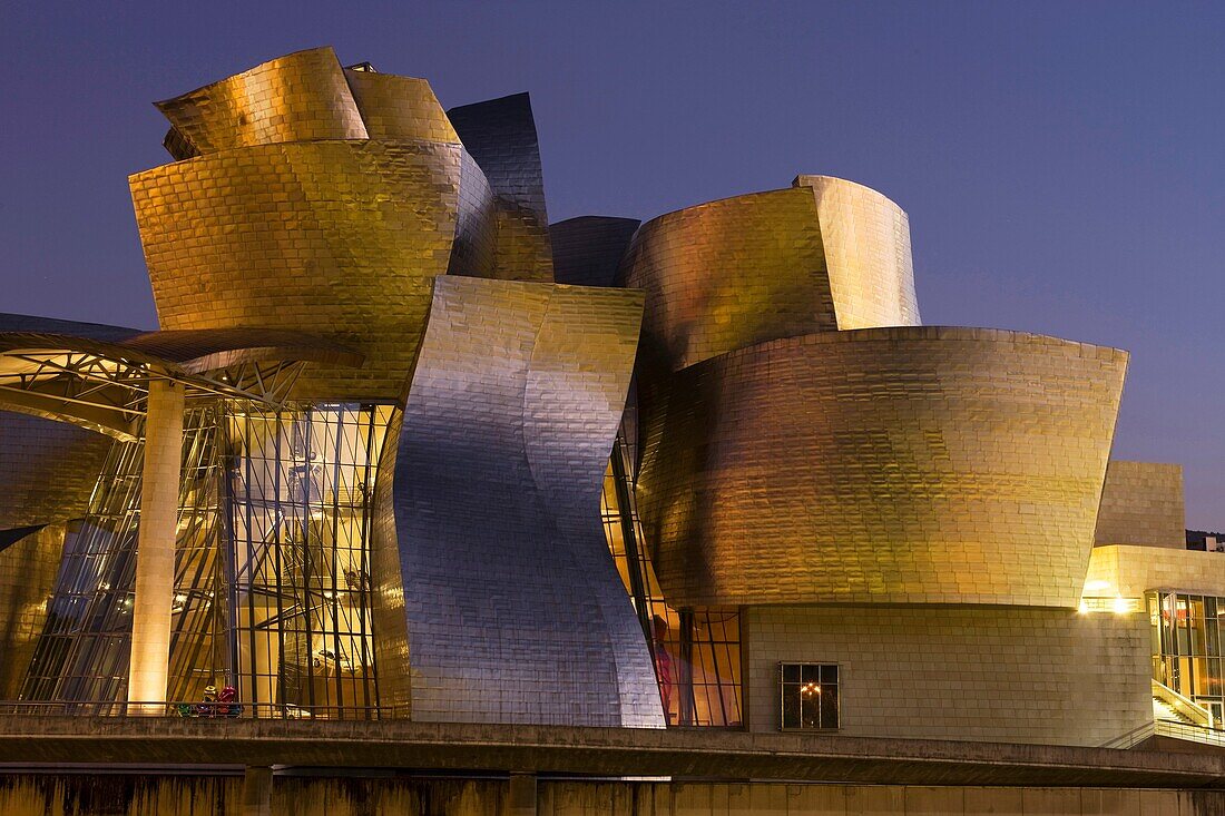 GUGGENHEIM MUSEUM OF MODERN ART NERVION RIVER BILBAO BASQUE COUNTRY SPAIN