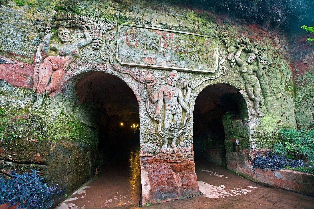 Wanfo Buddha, Cave, Leshan, Sichuan Province, Yangtze River, China.