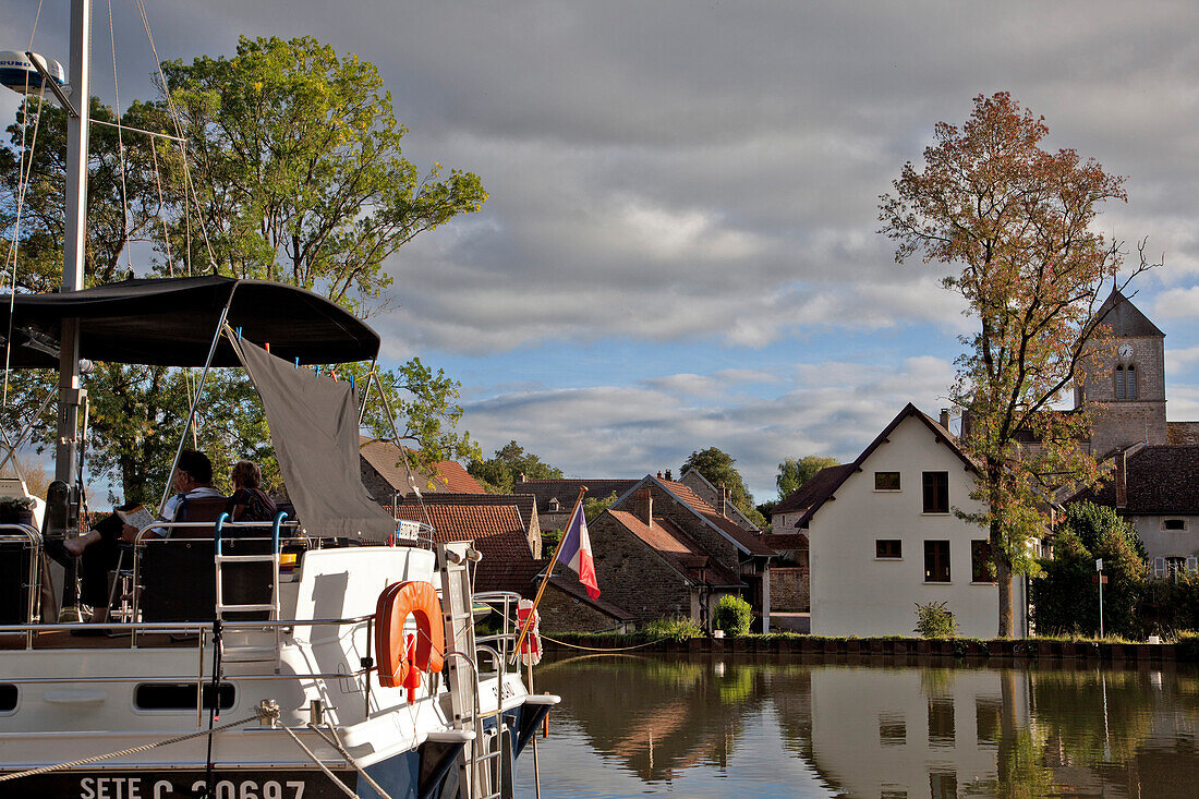 Houseboat On The Burgundy Canal, Port Of Vandenesse-En-Auxois, Cote D’Or (21), Burgundy, France