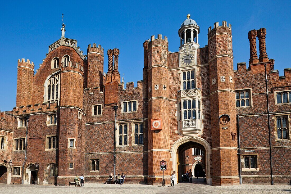 England,London,Surrey,Hampton Court Palace,Anne Boleyn's Gate