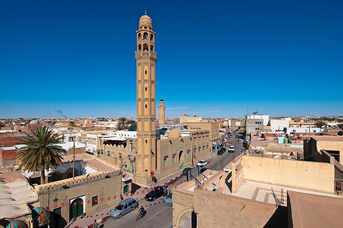 North Africa, Tunisia, Tozeur province, Tozeur, the Habib Bourguiba avenue dominated by El Ferdous mosque