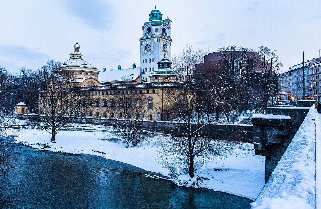 Müllersches Volksbad und Gasteig, Blick von Ludwigsbrücke, München, Oberbayern, Bayern, Deutschland