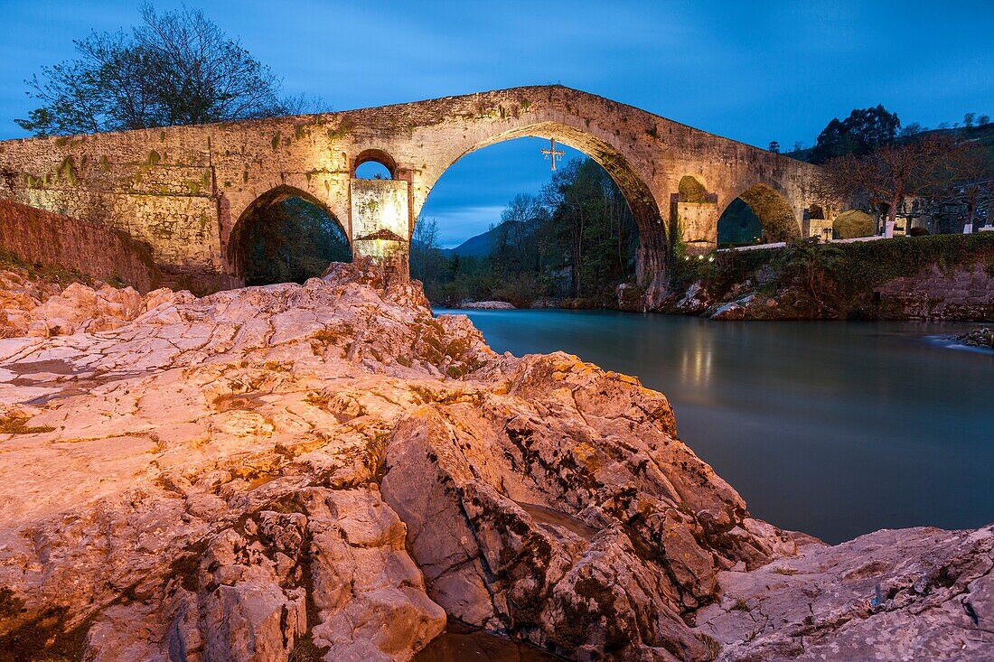 Puente Romano Roman Bridge, 13th century, Cangas de Onís  Asturias, Spain