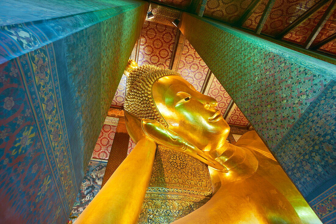 Thailand, Bangkok, Wat Pra Kaeo, Grand Royal Palace, reclining Buddha in Wat PoTemple