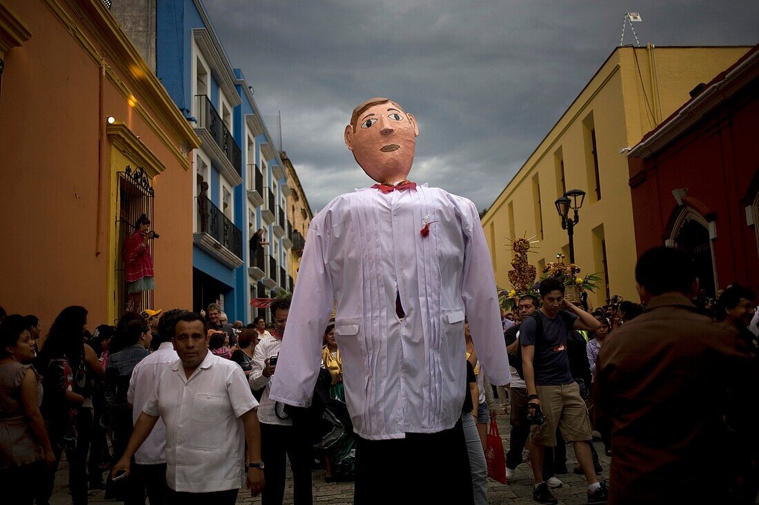 A giant paper mache puppet, known as ´Mono de Calenda, dances dressed as a husband as part of a wedding in Oaxaca, Mexico, July 14, 2012  Oaxaca commemorates the ´Guelaguetza,´ an annual celebration by all seven of the state´s regions, as they converge on