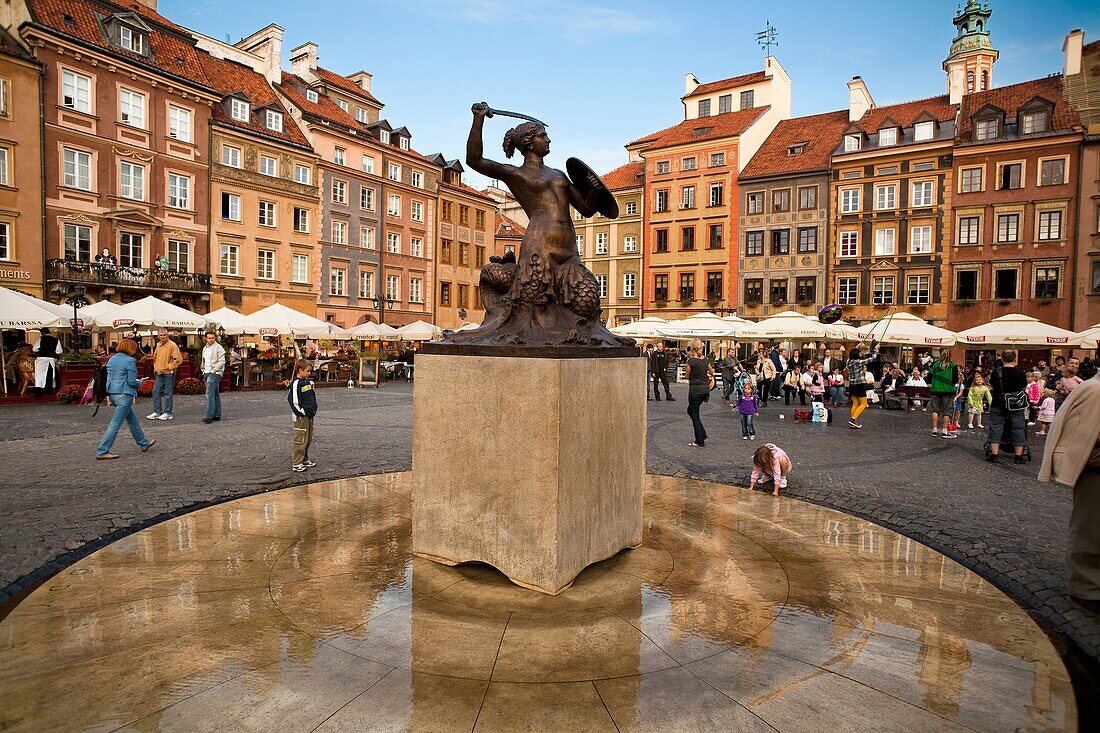 The Mermaid of Warsaw, in the Market Square Old Town  Warsaw, Mazovia, Poland, Europe