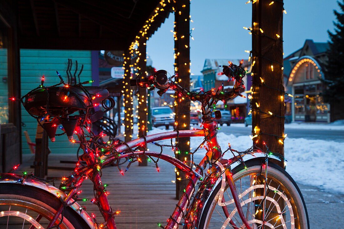 USA, Colorado, Crested Butte, Elk Avenue, bicycle covered in colored lights