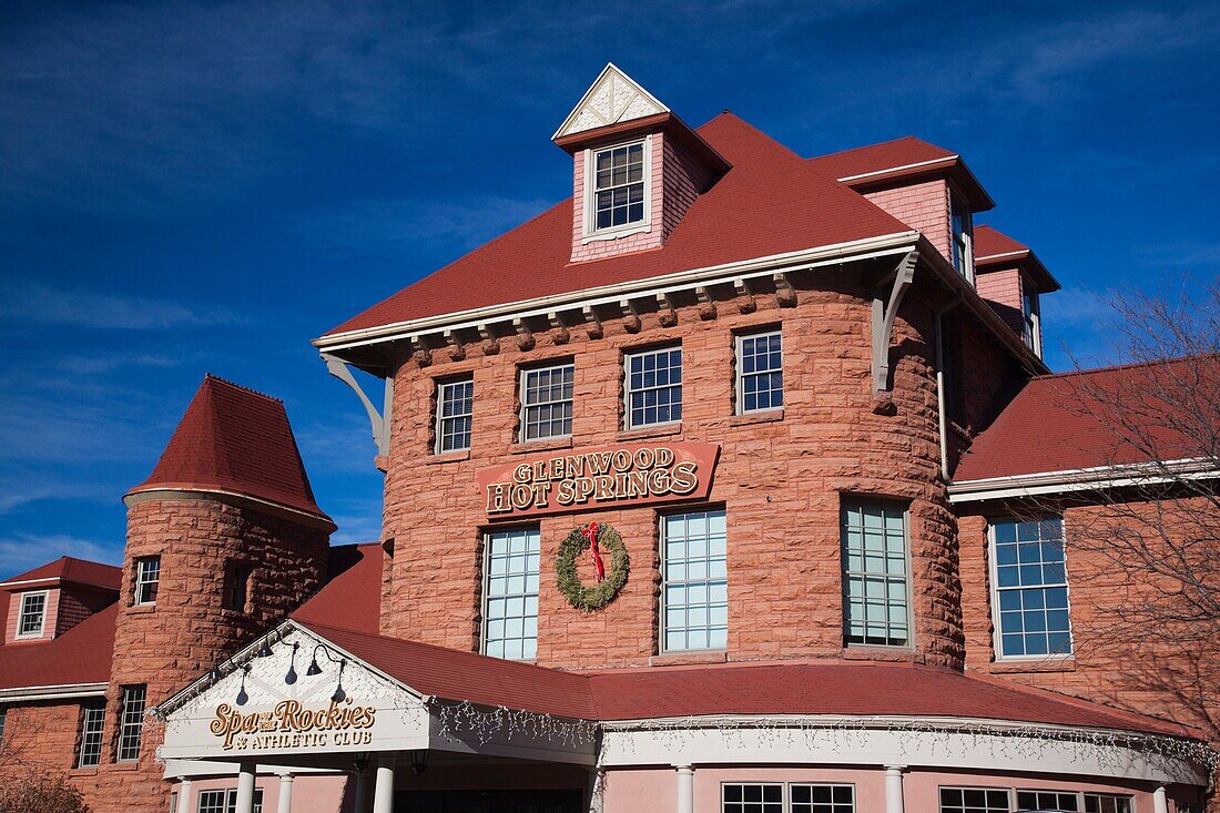 USA, Colorado, Glenwood Springs, Glenwood Hot Springs, building exterior