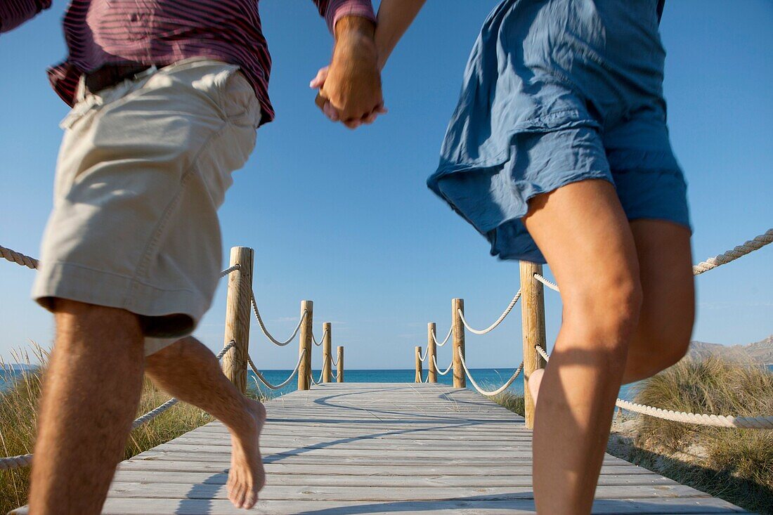 Junges Paar am Strand