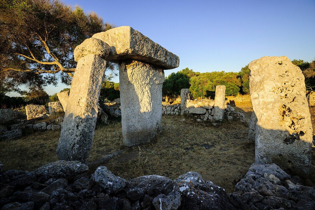 Heiligtum von Taula, prähistorische Stadt Talatí de Dalt, 1300 v. Chr., Mahon Menorca, Balearen, Spanien