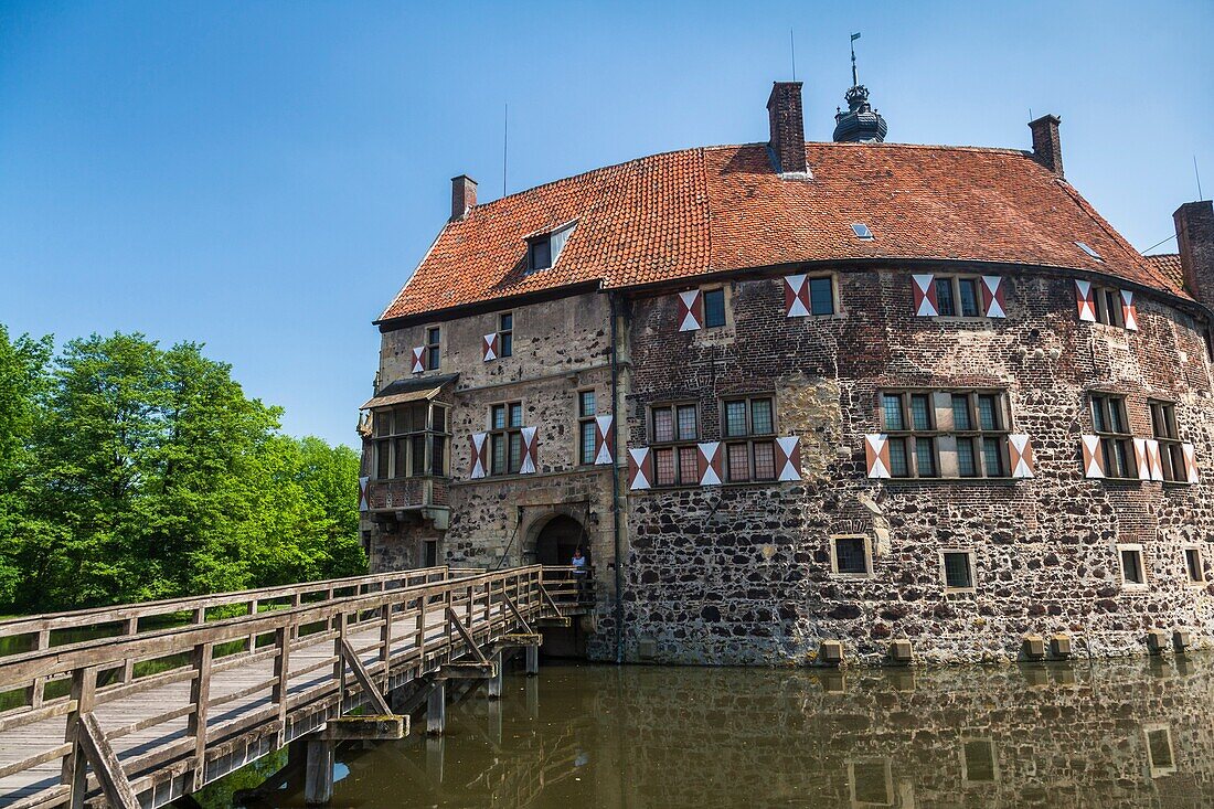 The moated castle of Vischering, Luedinghausen, North Rhine-Westphalia, Germany, Europe