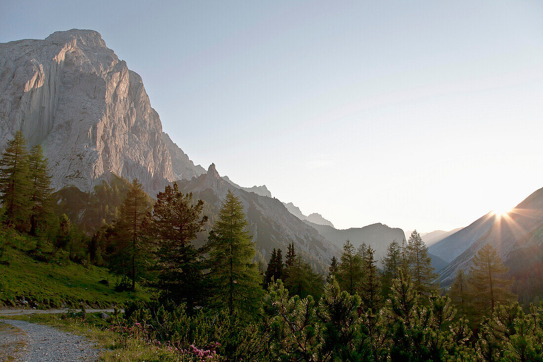 Blick vom Hallerangerhaus ins Hinterautal, Sonnenuntergang, Kleiner Lafatscher im Abendlicht, Isarursprung, Hallerangerhaus, Scharnitz, Karwendel, Tirol, Österreich