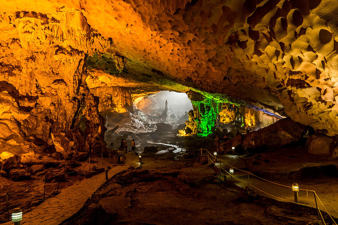 Tropfsteinhöhle Dong Thien Cung Grotte, Halongbucht, Nordvietnam, Vietnam, Asien