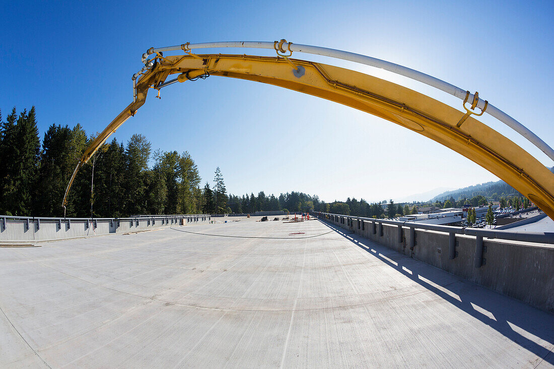 A construction site, the building of a parking garage, A concrete construction, Car park, Pouring liquid concrete onto a base, construction machinery