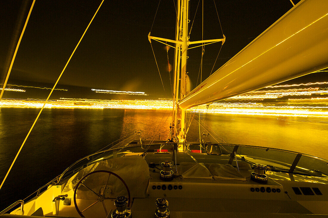 Blick vom Deck auf den Hafen, Karibik