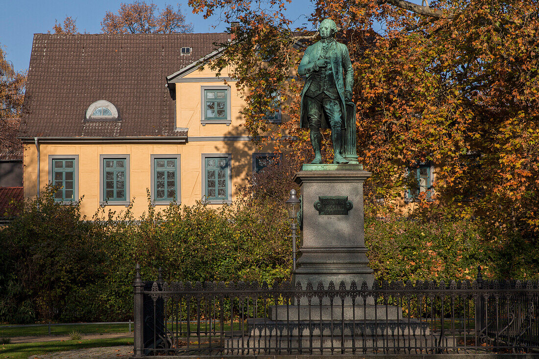Lessing memorial with autumn leaves in honour of the poet Gotthold Ephraim Lessing, Brunswick, Lower Saxony, Northern Germany