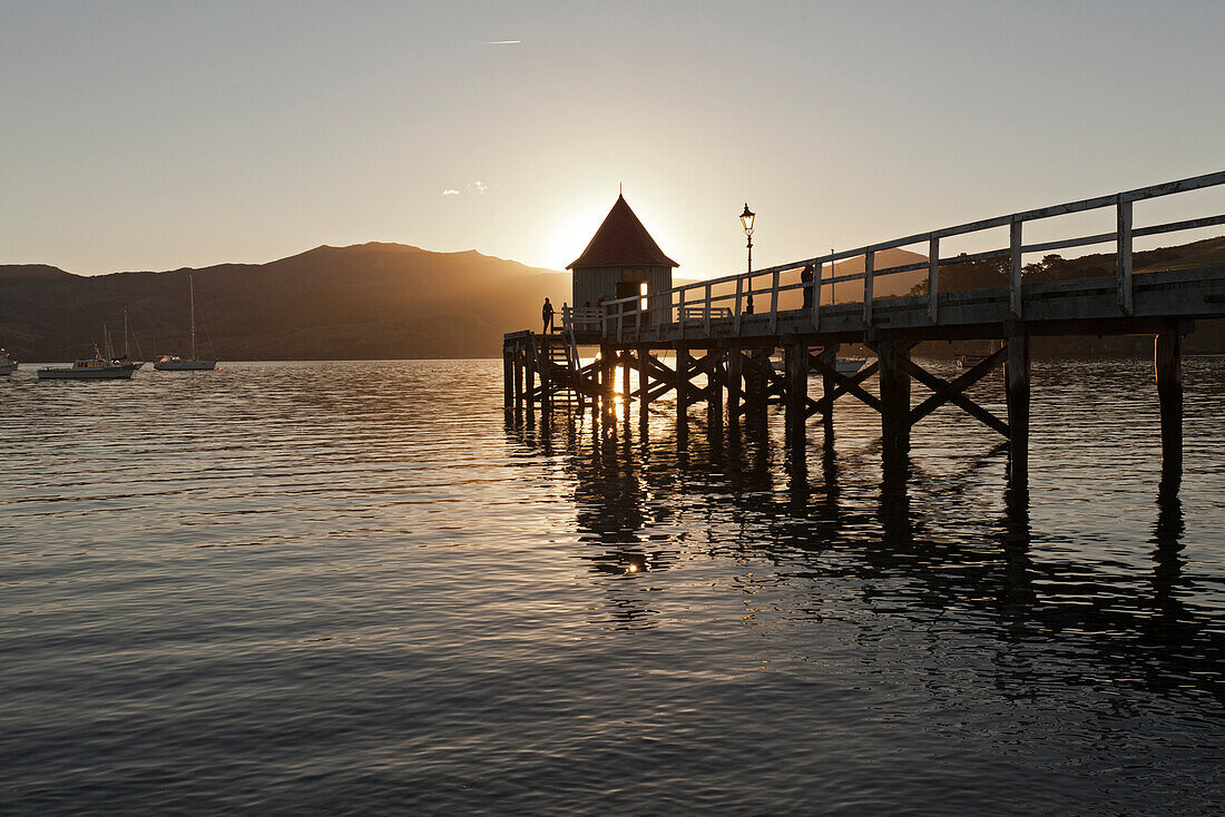 Pavillon auf Daly's wharf,Anlegesteg,Akaroa,Banks Peninsula,Canterbury,Südinsel,Neuseeland