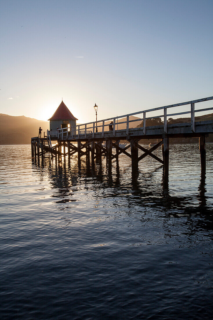 Pavillon auf Daly's wharf,Anlegesteg,Akaroa,Banks Peninsula,Canterbury,Südinsel,Neuseeland