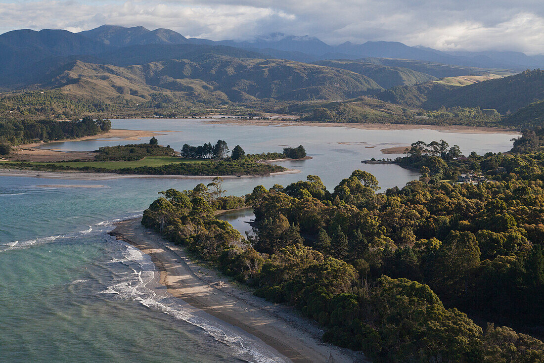 Luftaufnahme von Parapara Inlet mit Golden Bay, Flussmündung des Parapara Inlet, Tasman District, Südinsel, Neuseeland