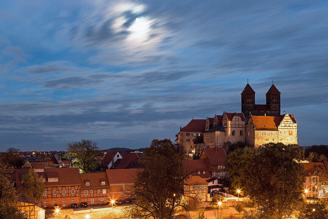 Quedlinburger Schloss und Stiftskirche St. Servatii mit Stiftsgebäuden auf dem Schlossberg in Quedlinburg, UNESCO Weltkulturerbe, Erbaut 936 -1024, Quedlinburg, Harz, Sachsen-Anhalt, Deutschland, Europa