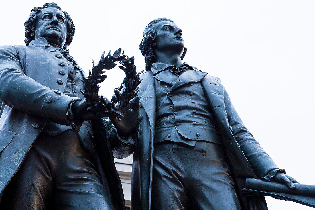 Goethe and Schiller Monument in front of Deutsches Nationaltheater, Weimar, Theaterplatz, Thuringia, Germany