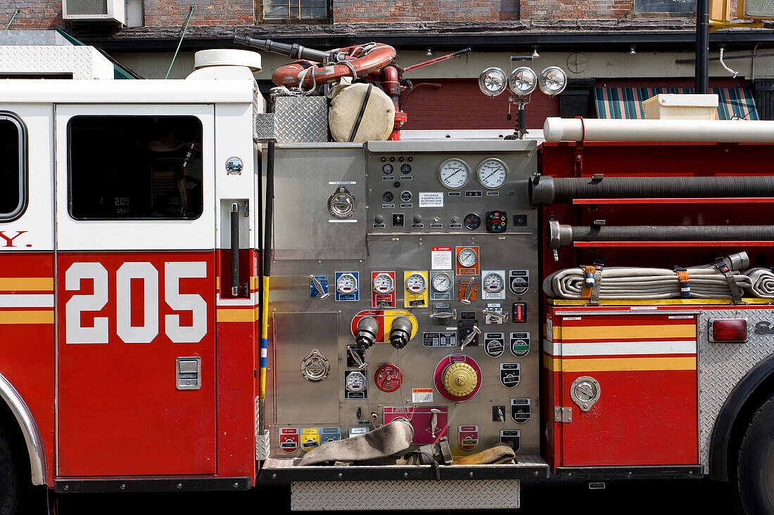 Feuerwehrwagen in Dumbo, Brooklyn, New York City, New York, Nordamerika, USA