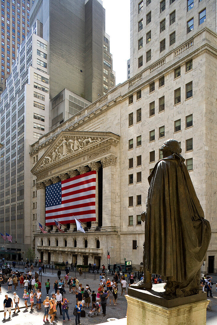 New York Stock Exchange with US flag, Financial district, Statue of George Washington in the foreground, Midtown Manhattan, New York City, New York, North America, USA