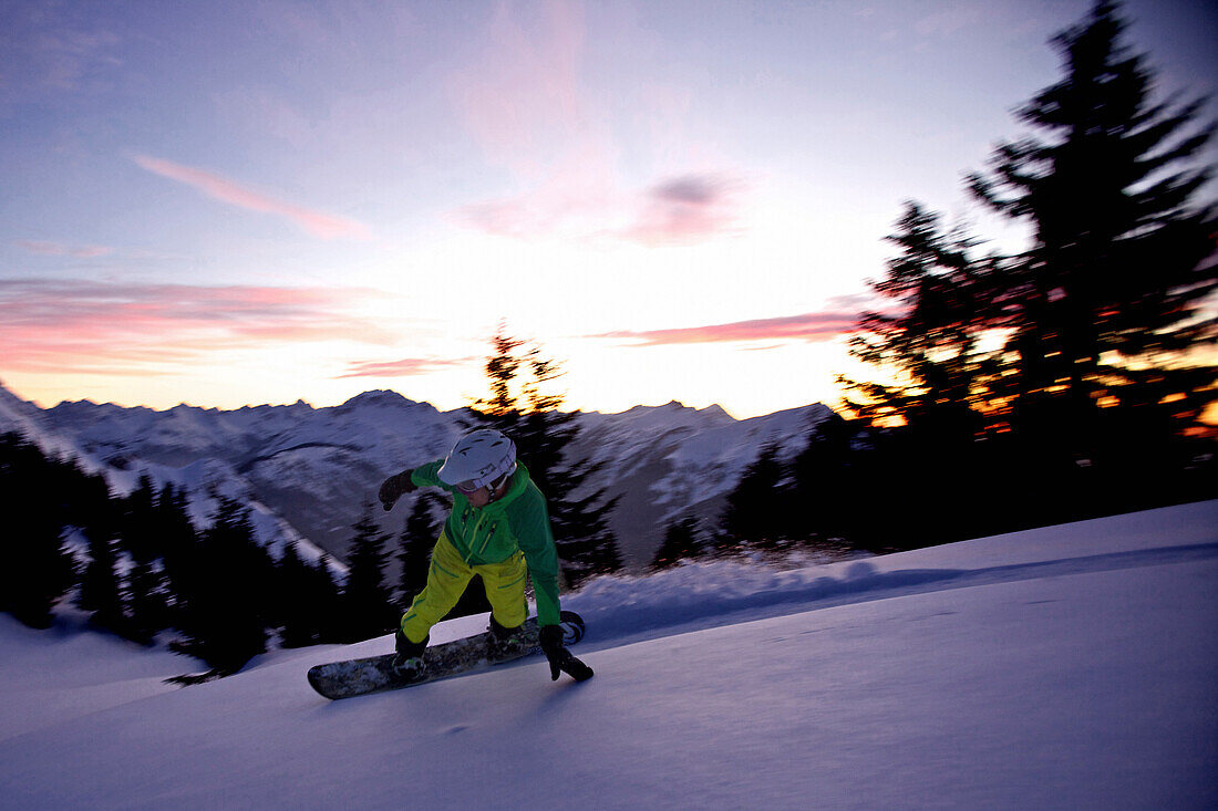 Snowboarder am Hang, Hahnenkamm, Tirol, Österreich