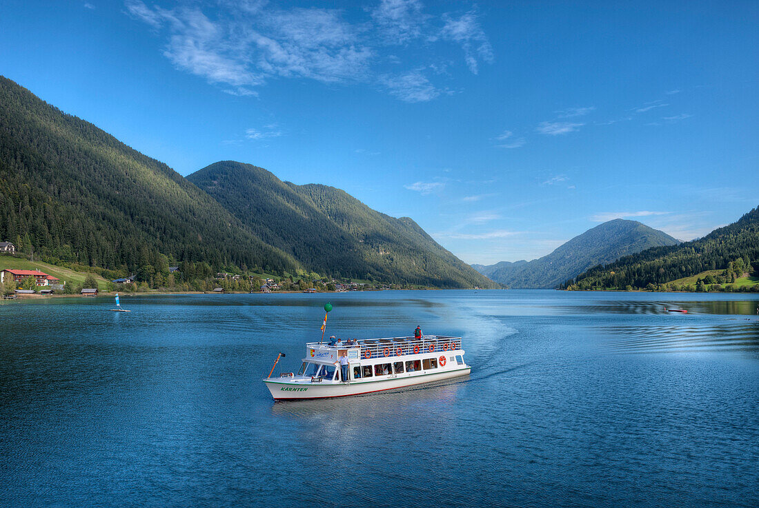 Weissensee with tourists boat, Techendorf, Gailtaler Alps, Carinthia, Austria