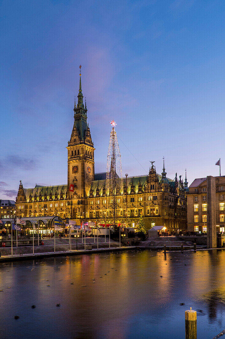 Town hall of Hamburg with Christmas market, Hamburg, north germany, germany