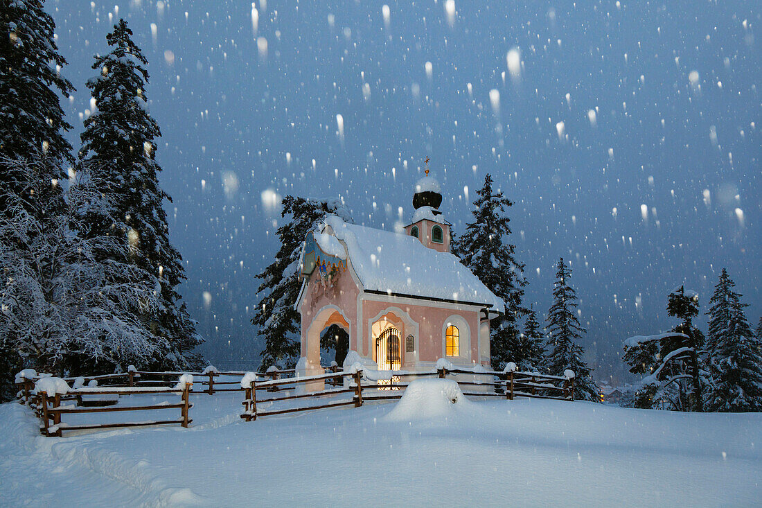 Chapel Maria Koenigin at lake Lautersee in winter during the snowfall, Mittenwald, Werdenfelser Land, Upper Bavaria, Bavaria, Germany