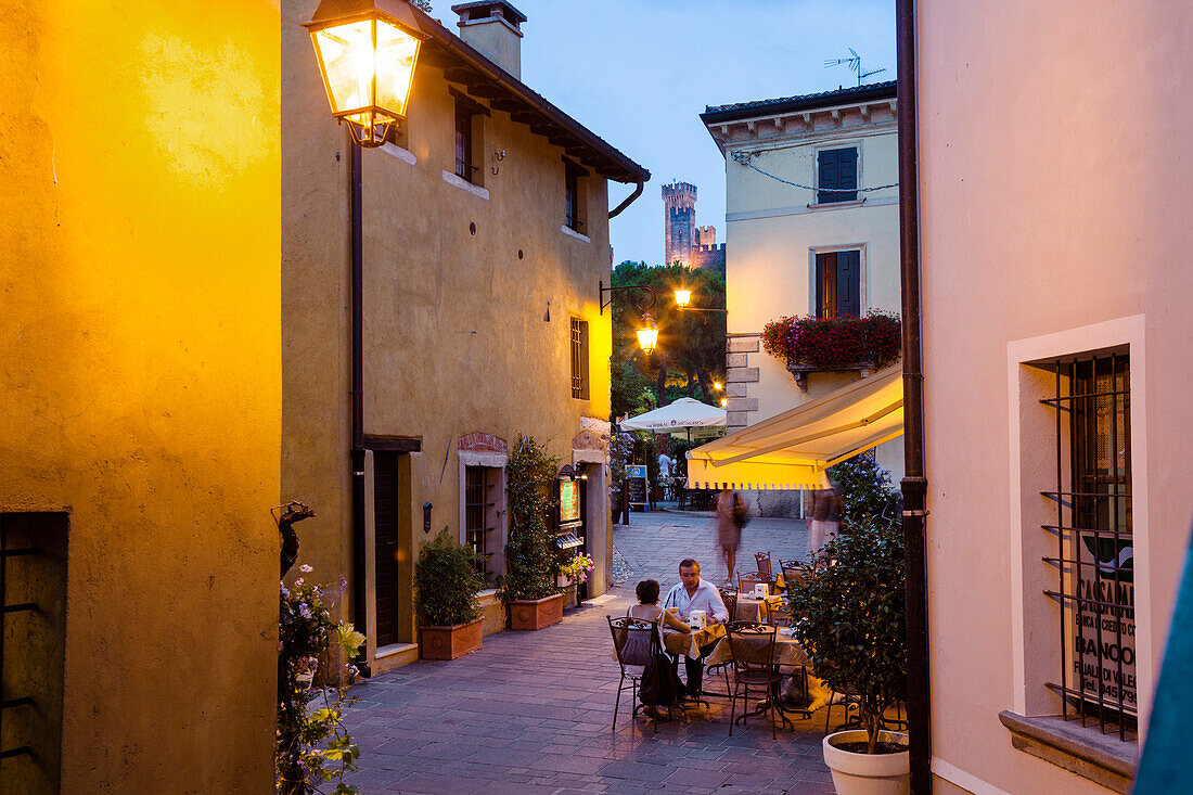 Borghetto in der Dämmerung, Valeggio sul Mincio, Venetien, Italien