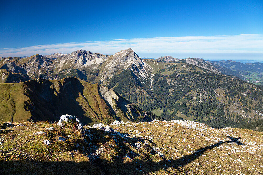 Blick von der Sulzspitze auf Rauhhorn und Gaishorn, Drei Seen Tour, Tannheimer Tal, Alpen, Österreich, Europa