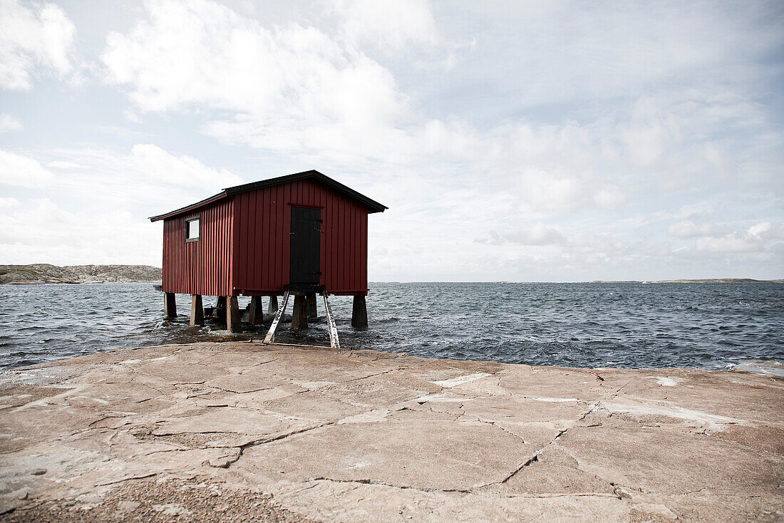 Fischerhaus an der schwedischen Küste, Mollösund, Orust, Bohuslän, Schweden