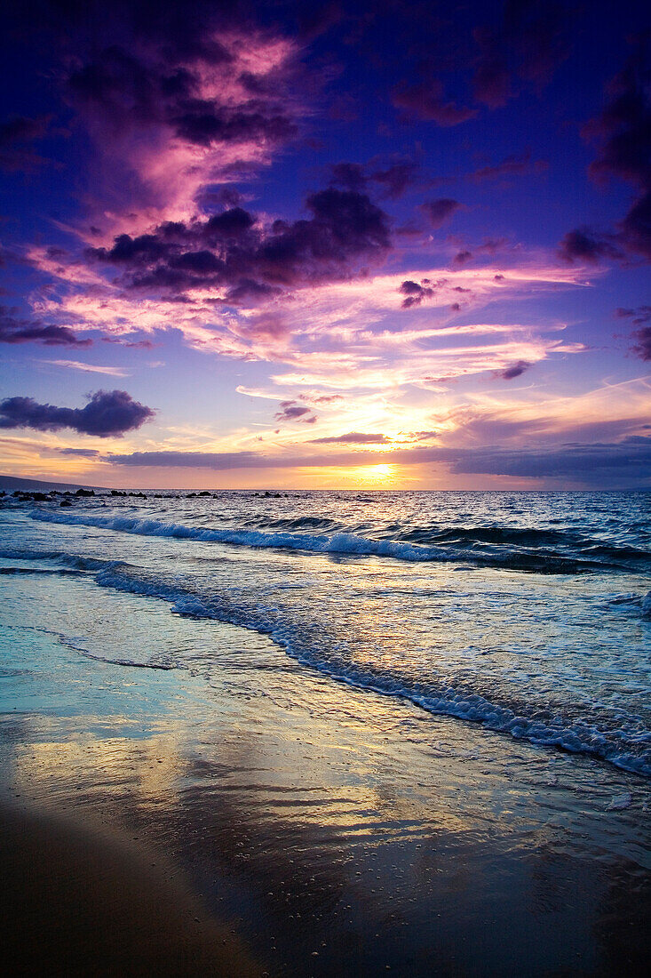 Hawaii, Maui, Wailea, Sunset at Mokapu Beach.