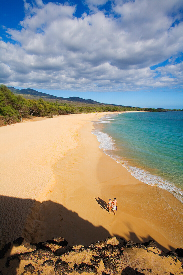 Hawaii, Maui, Oneloa or Big Beach, Couple with snorkel gear.