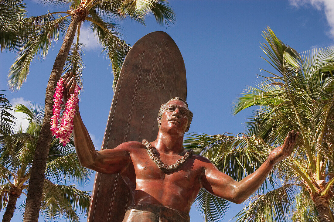 Hawaii, Oahu, Waikiki, Duke Kahanamoku statue in front of Kuhio Beach Park.