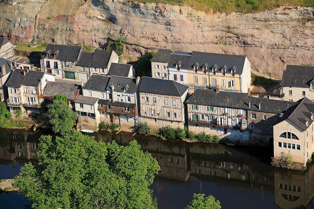 France, Dordogne (24), Terrasson-lavilledieu, tourist town located on the banks of the Vezere, details of old houses along the water (aerial photo)