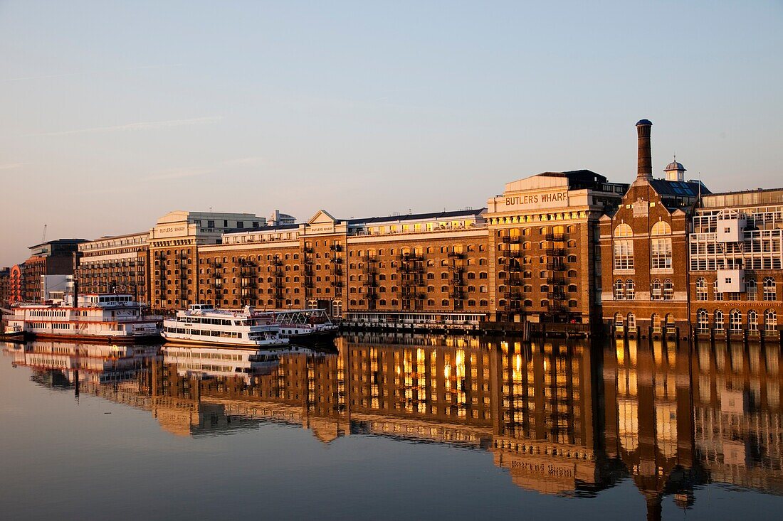 England, London, Butlers Wharf and River Thames