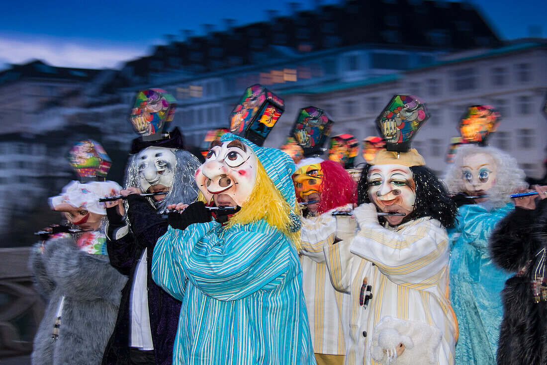 Umzug mit bunten Laternen, Morgenstraich, Basler Fasnacht, Basel, Kanton Basel, Schweiz