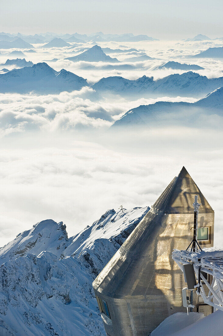 Am Zugspitzgipfel, Zugspitze, Garmisch-Partenkirchen, Bayern, Deutschland