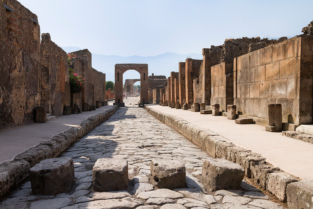 Via Mercurio, Blick nach Süden, Antike Stadt Pompeji, Golf von Neapel, Kampanien, Italien, Europa