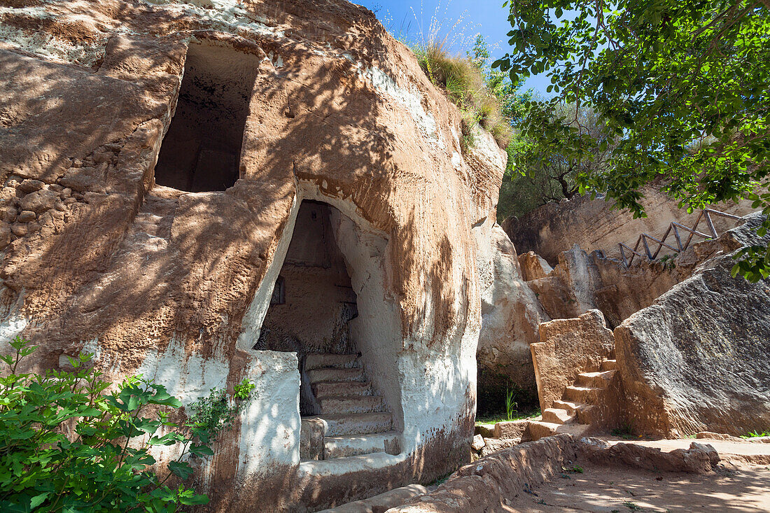 Höhlenwohnungen im Felsendorf von Zungri, Kalabrien, Italien, Europa