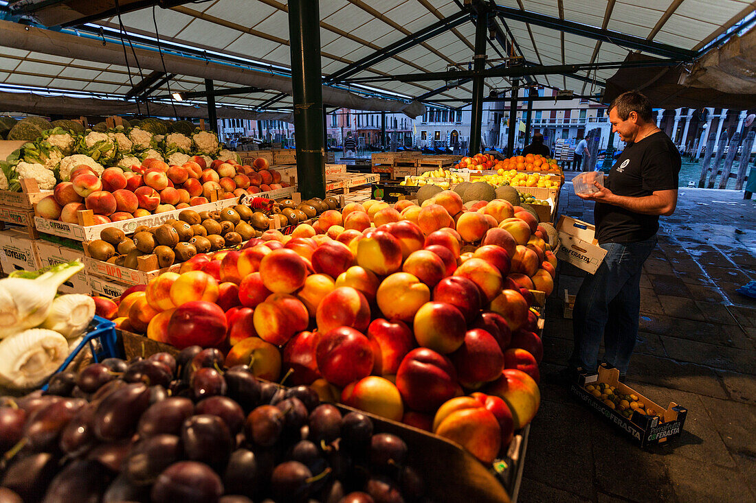 Marktstand am Canale Grande, Venedig, Lagune von Venedig, Venetien, Italien, Europa