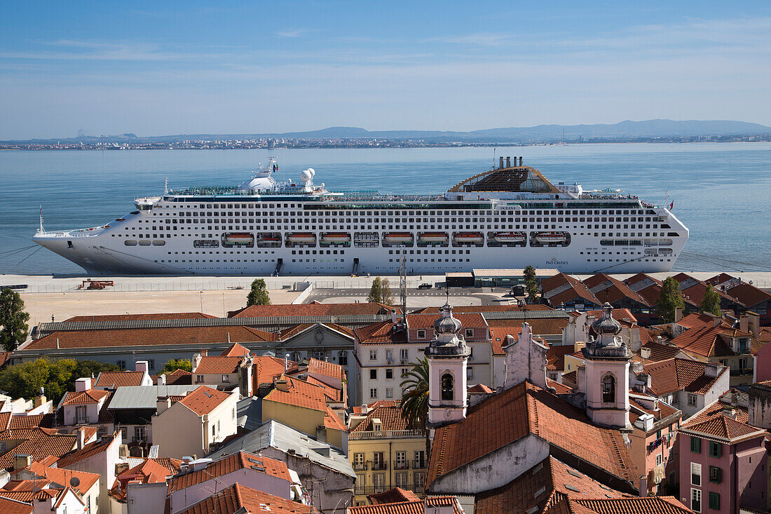 Kreuzfahrtschiff Oceana, P and O Cruises, am Terminal de Cruzeiros de Santa Apolonia nahe der Alfama, Lissabon, Portugal