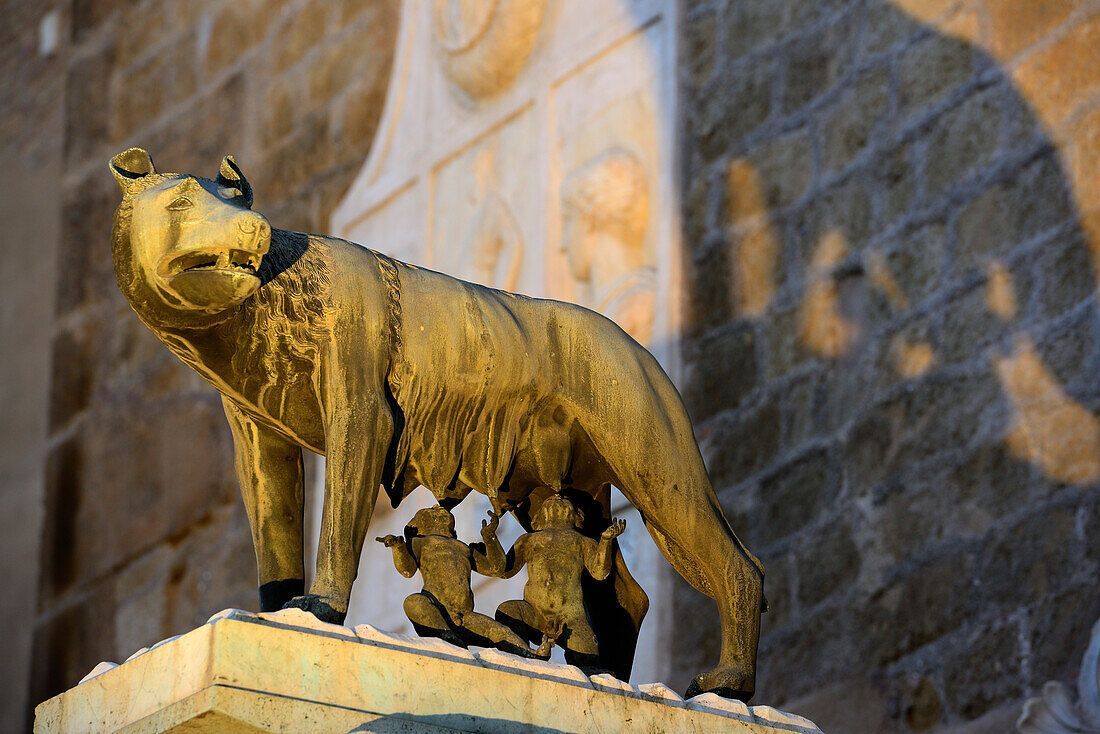 Kapitolinische Wölfin, Wölfin säugt Romulus und Remus, Statue vor Kapitol, Rom, UNESCO Weltkulturerbe Rom, Latium, Lazio, Italien
