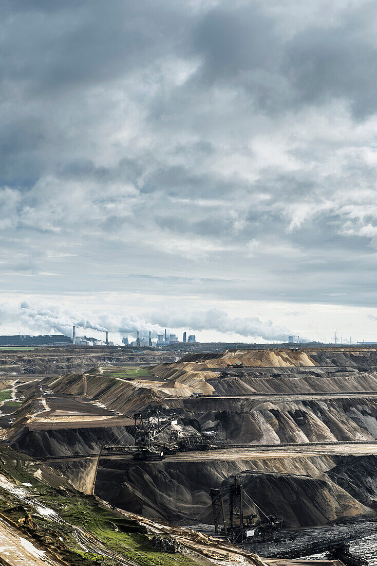 Garzweiler open cut mining, open-pit mine near Grevenbroich, North Rhine-Westphalia, Germany