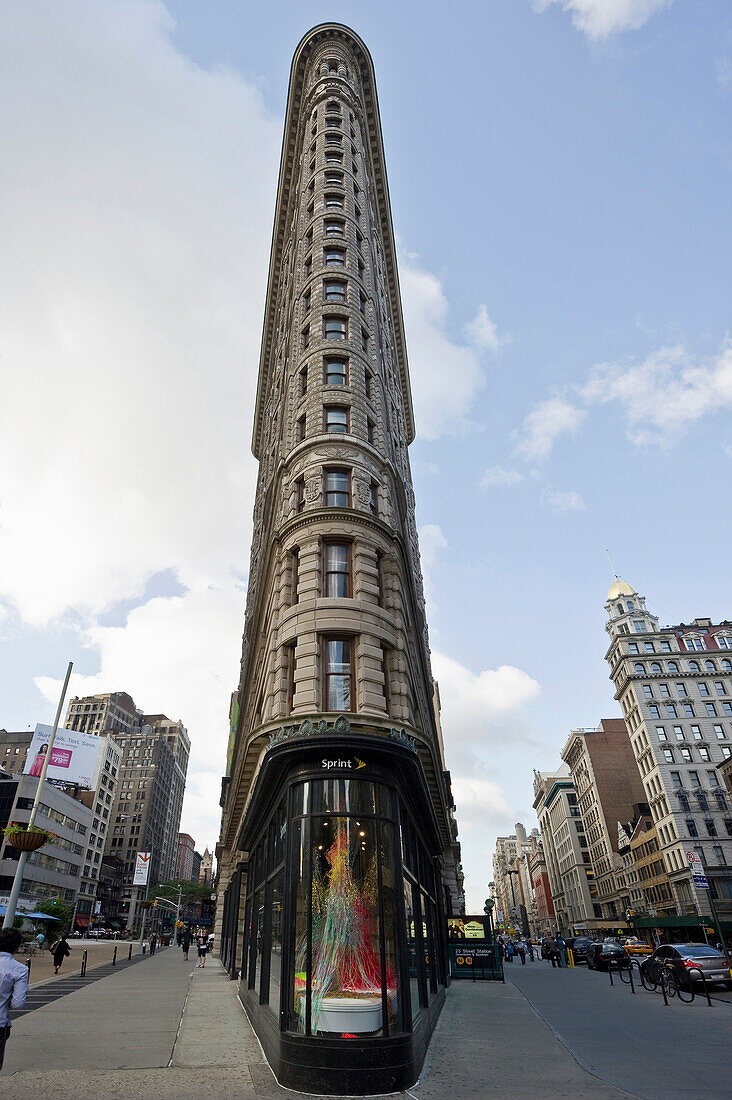 Flatiron Building, architect  Daniel Burnham, 5th Ave and Broadway, Manhattan, New York, USA